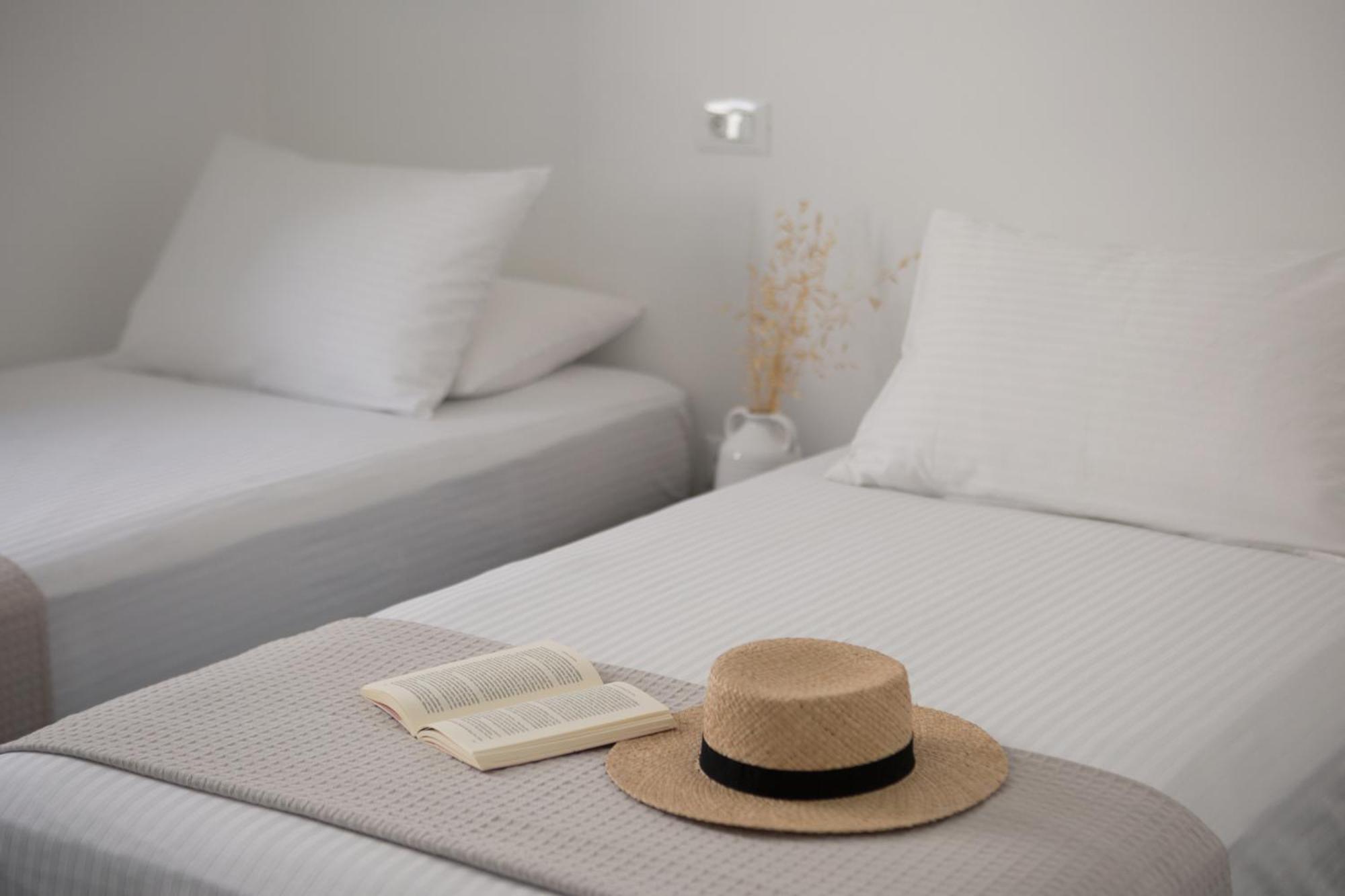 Fos Suites Лутра Экстерьер фото